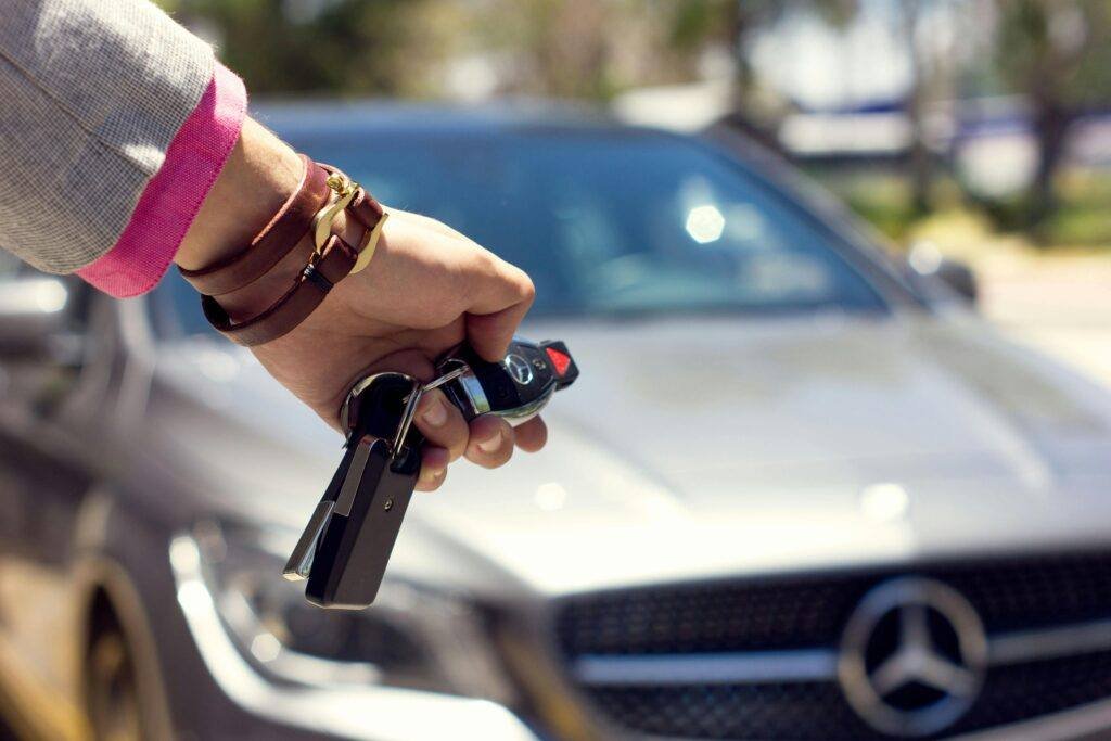 auto locksmith in Warrington keys unlocking car